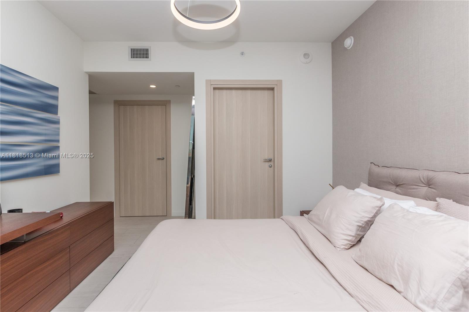 1000 Brickell Plz #3201, Miami FL 33131