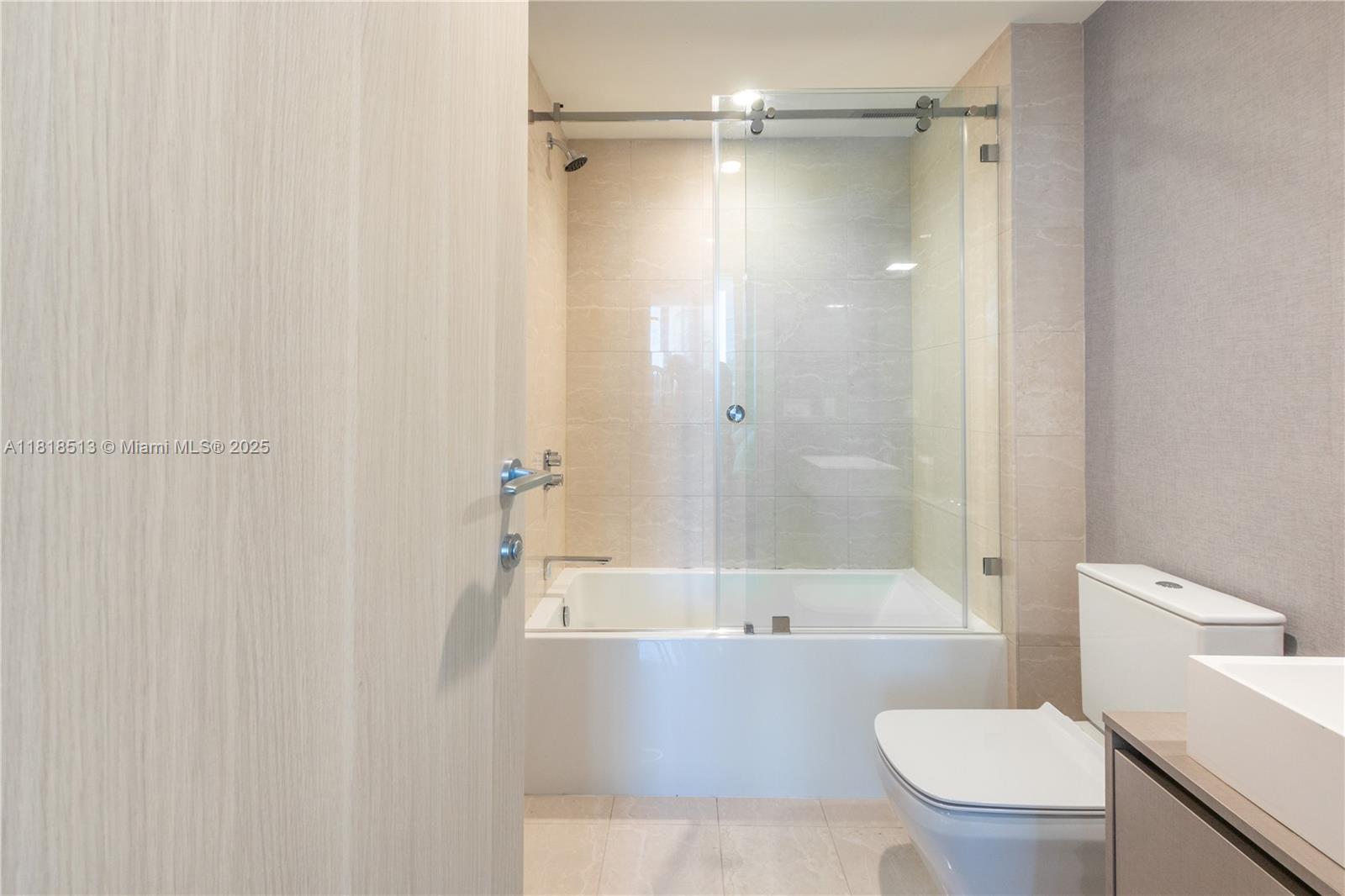 1000 Brickell Plz #3201, Miami FL 33131
