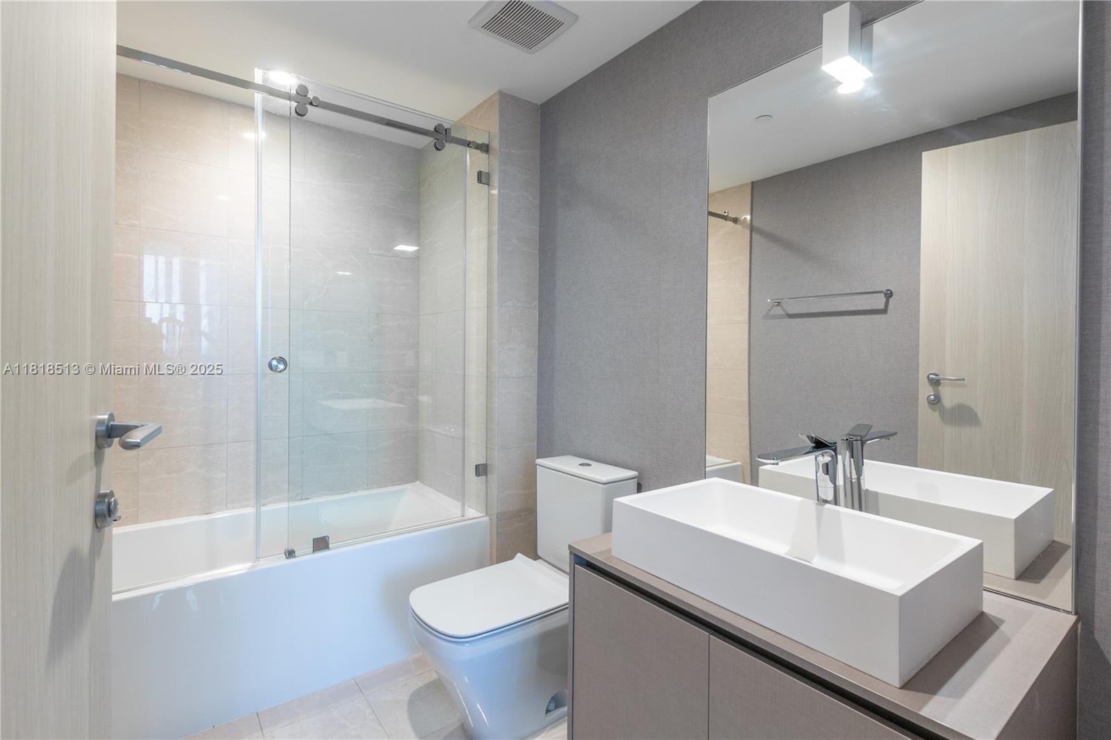 1000 Brickell Plz #3201, Miami FL 33131