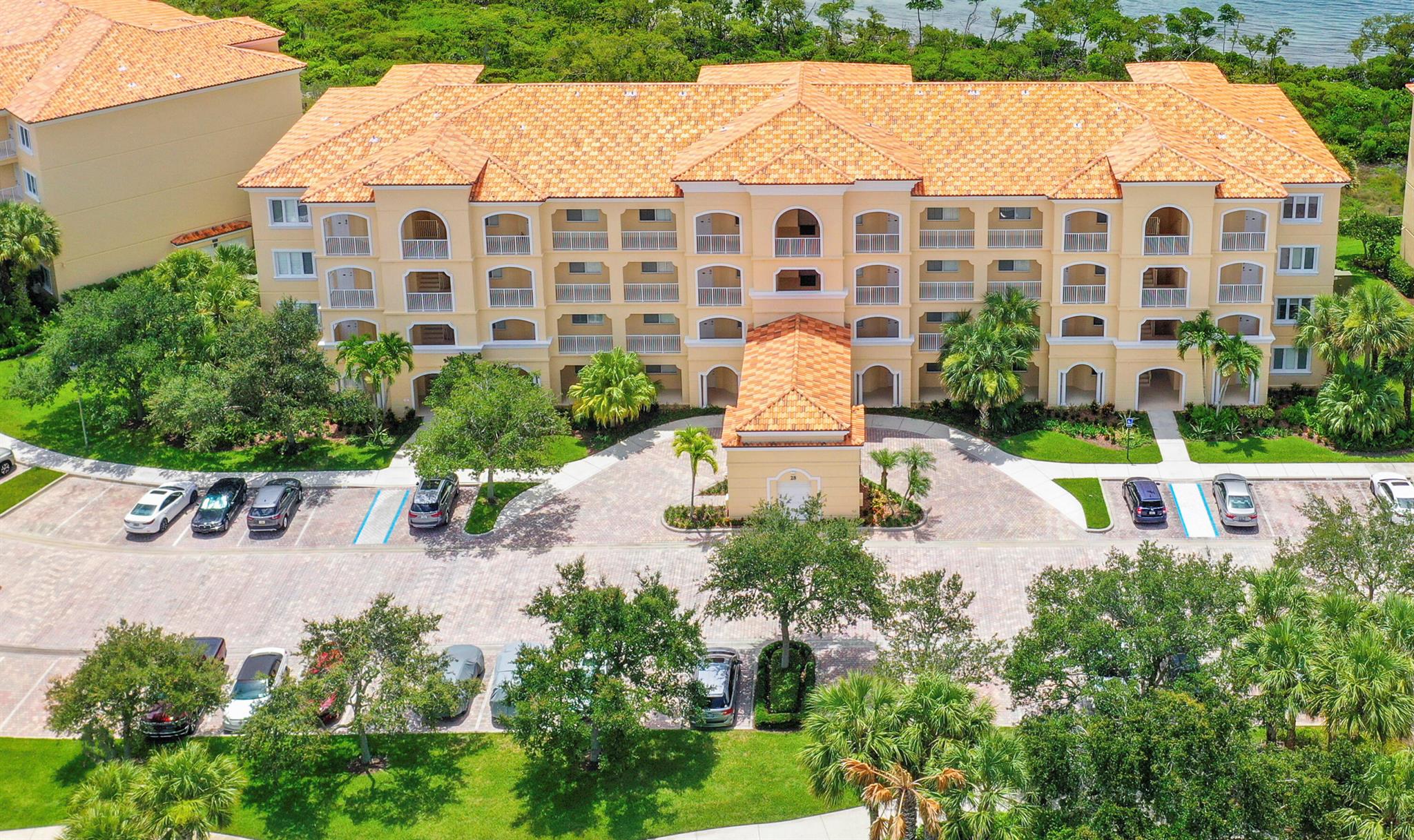 Homes for sale in Fort Pierce, FL | 28 Harbour Isle Dr W #101, Fort Pierce, FL 34949 | MLS# R11097957