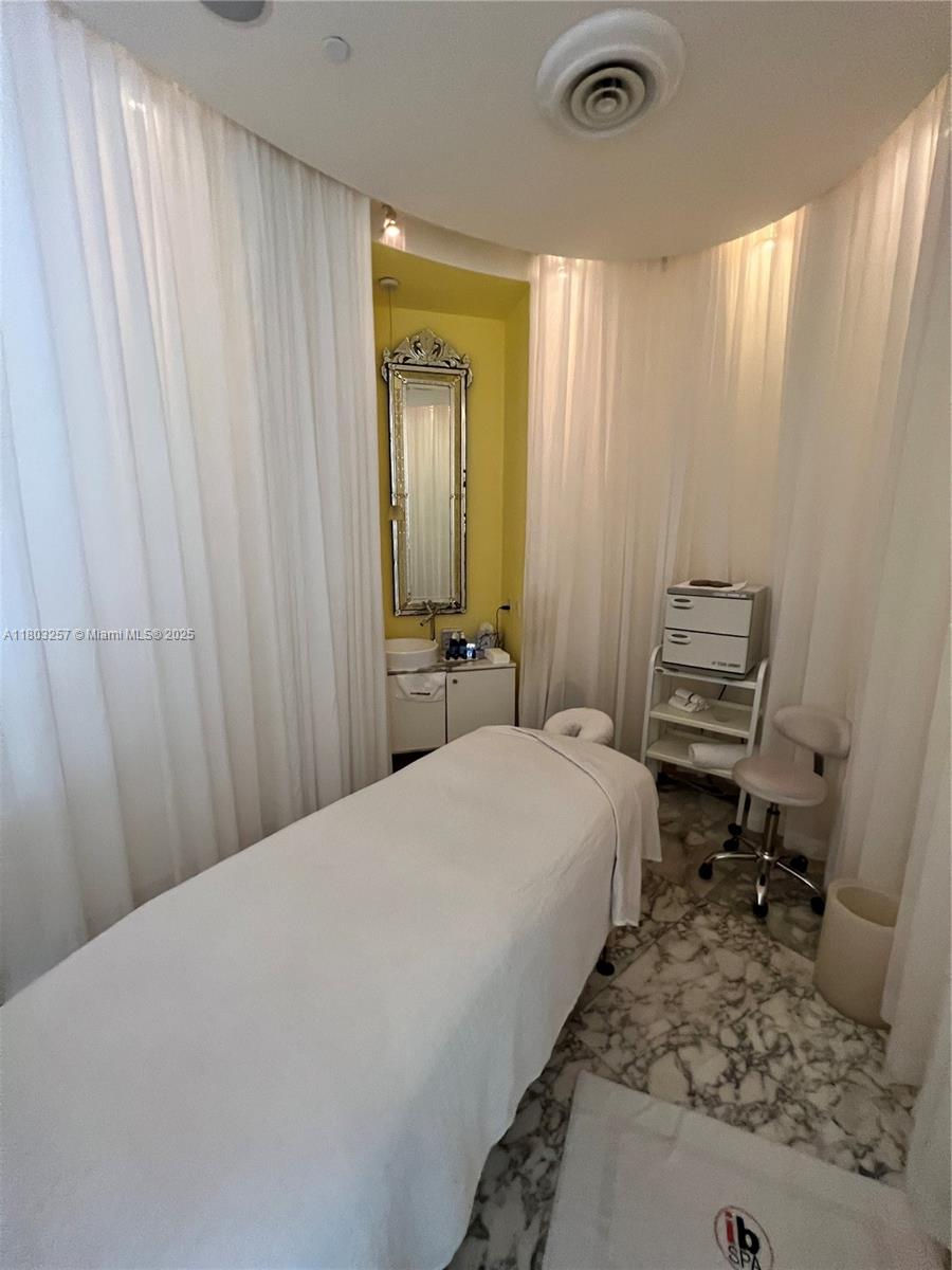 Miami FL 33131 - A11803257