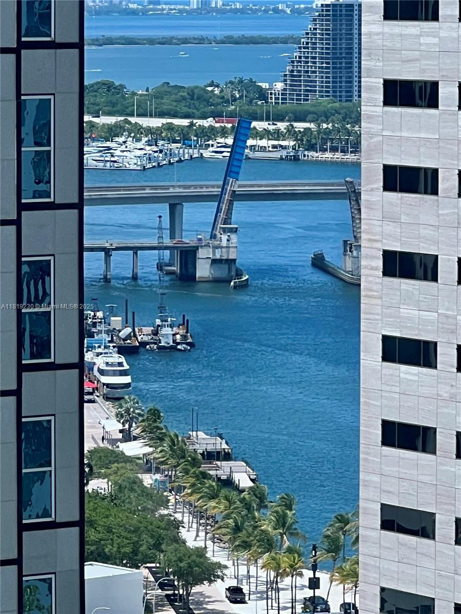 300 S Biscayne Blvd #2401, Miami FL 33131