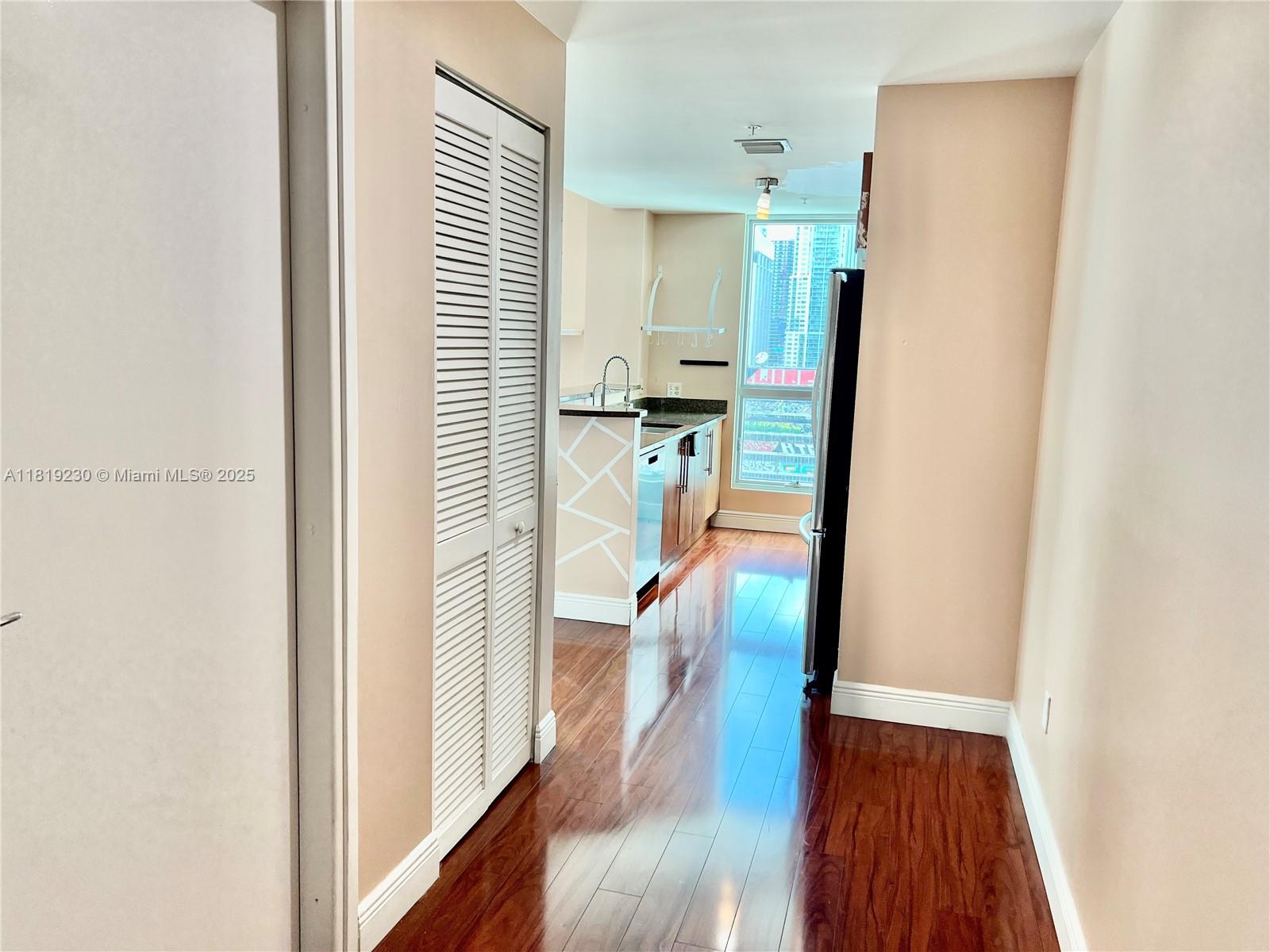300 S Biscayne Blvd #2401, Miami FL 33131
