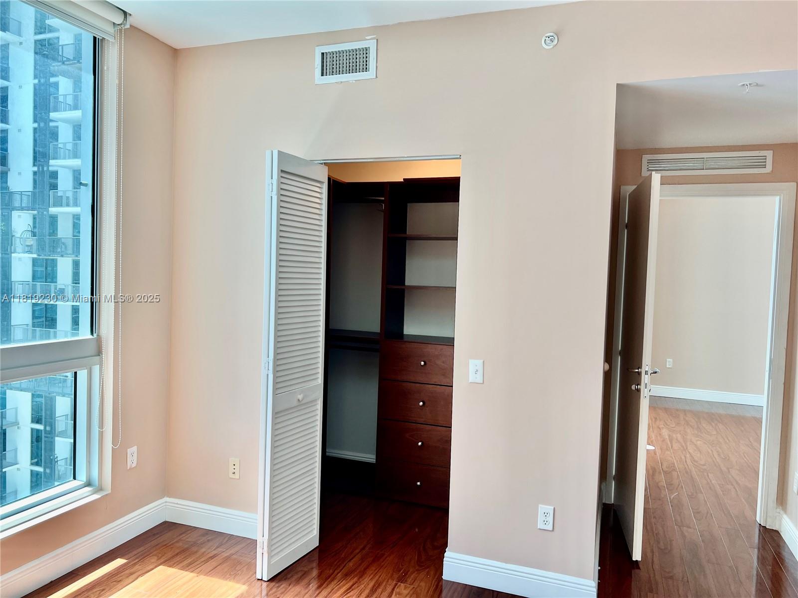 300 S Biscayne Blvd #2401, Miami FL 33131