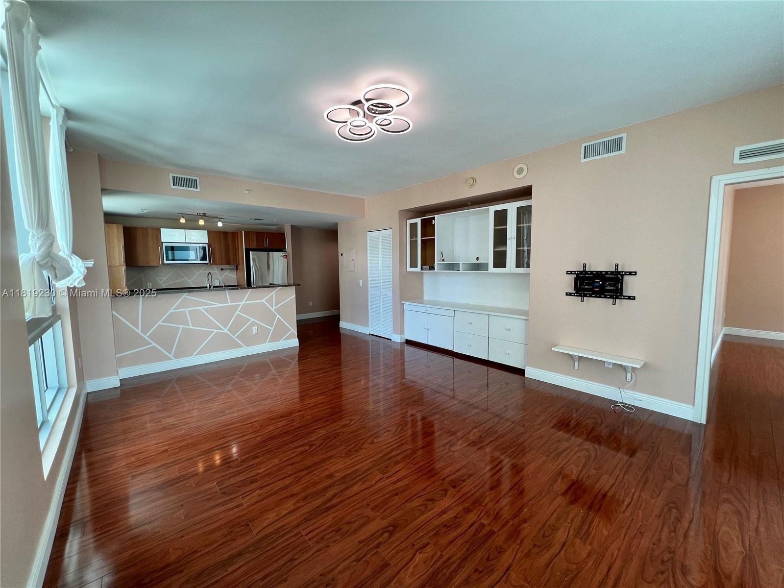 300 S Biscayne Blvd #2401, Miami FL 33131