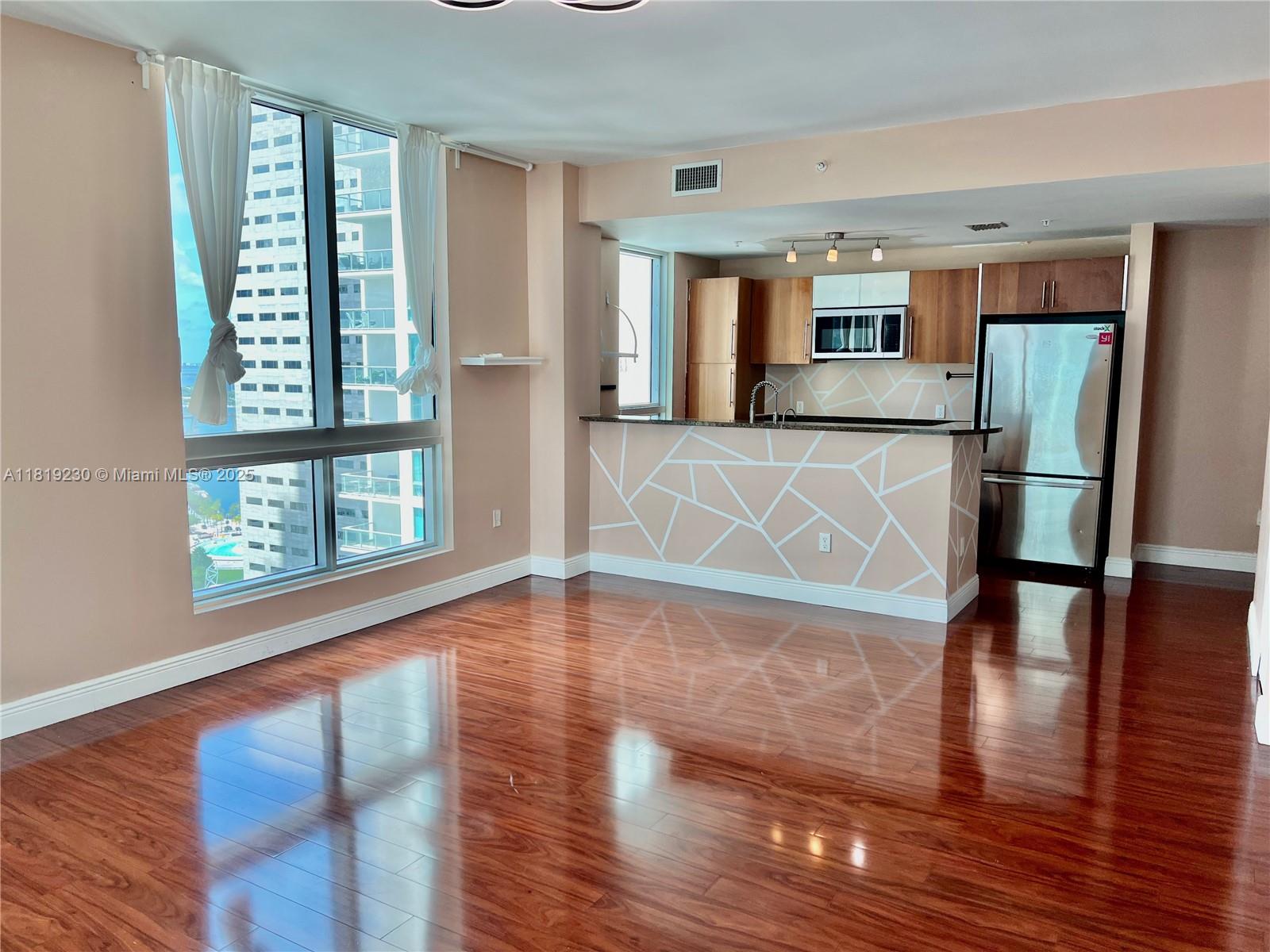 300 S Biscayne Blvd #2401, Miami FL 33131