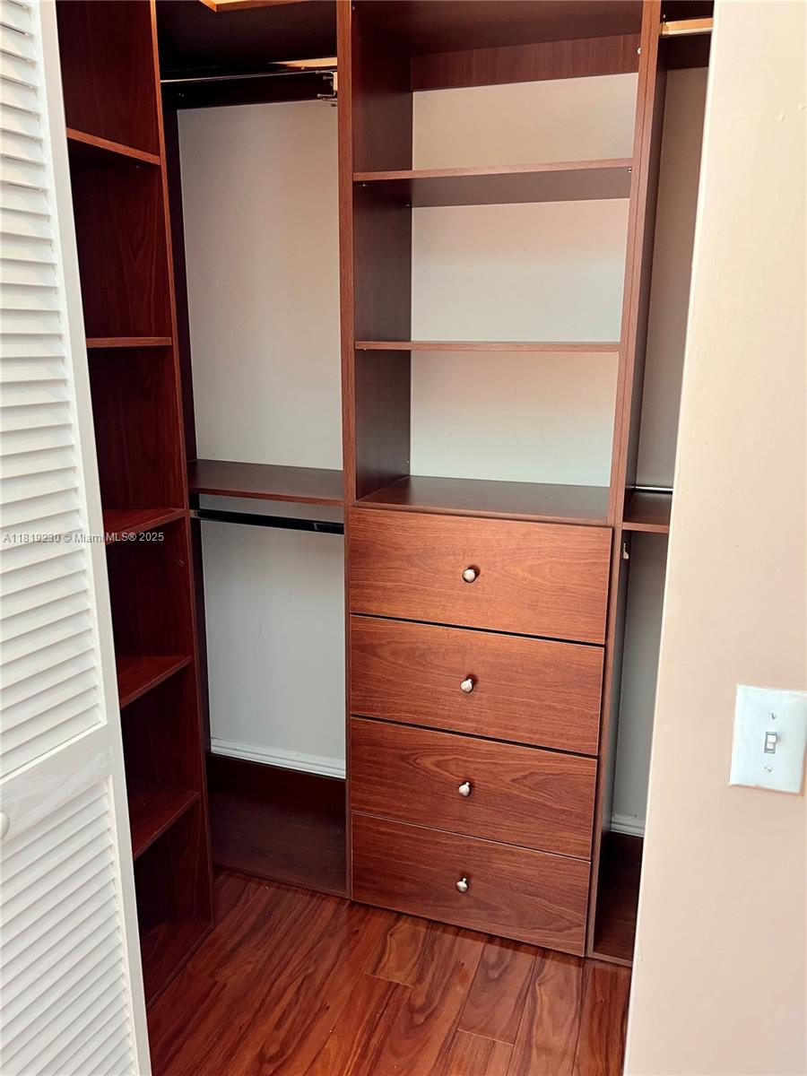 300 S Biscayne Blvd #2401, Miami FL 33131