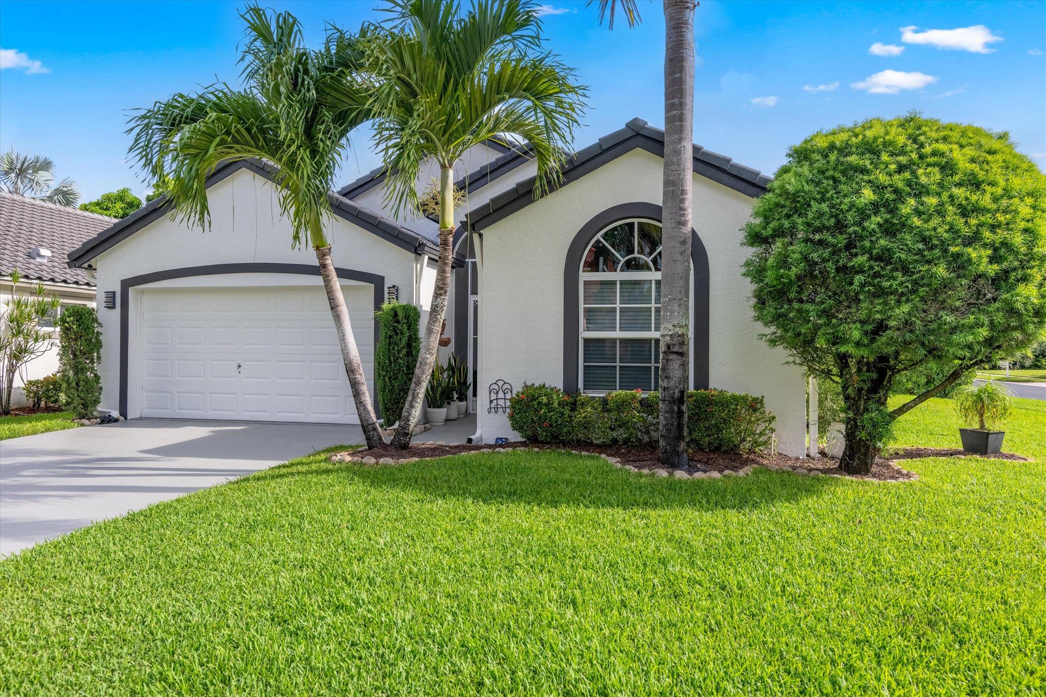 Homes for sale in Wellington, FL | 1664 Oak Berry Circle, Wellington, FL 33414 | MLS# R11098108