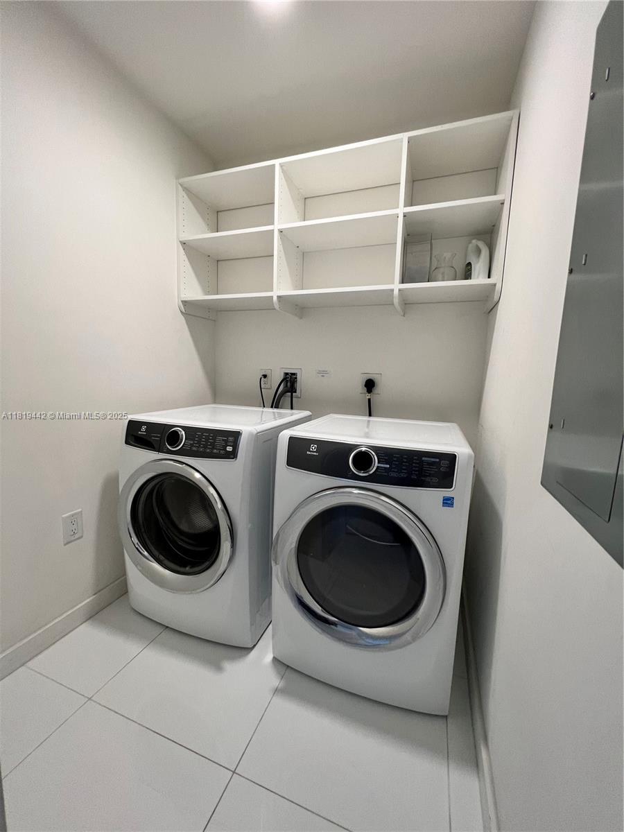 851 NE 1st Ave #1208, Miami FL 33132