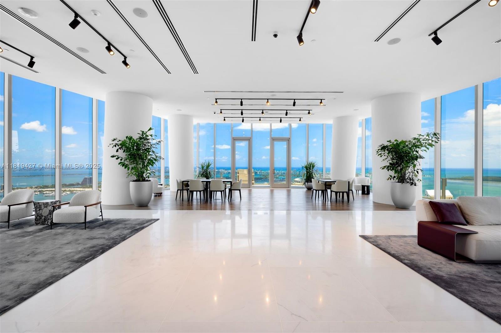 Apartamento à Venda em Miami, FL