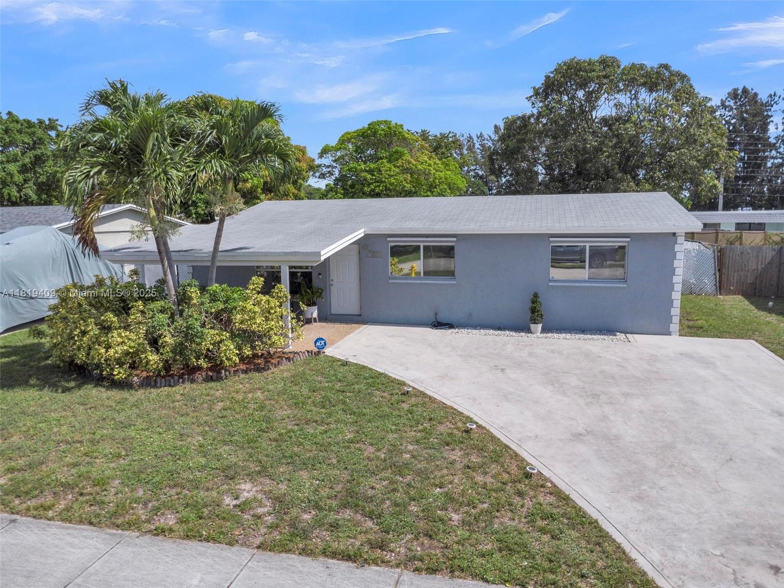 2771 NW 25th St, Fort Lauderdale, Florida image 2