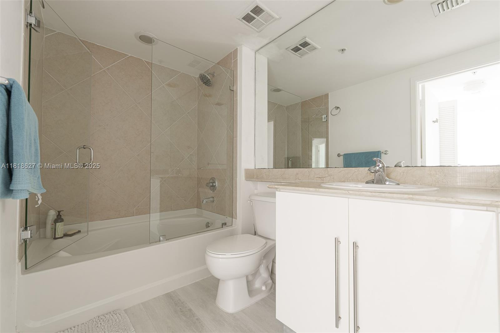 335 S Biscayne Blvd #3303, Miami FL 33131