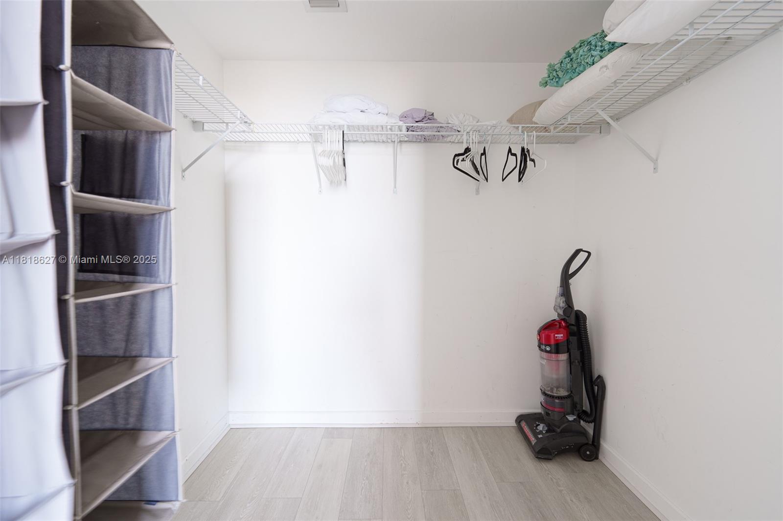 335 S Biscayne Blvd #3303, Miami FL 33131