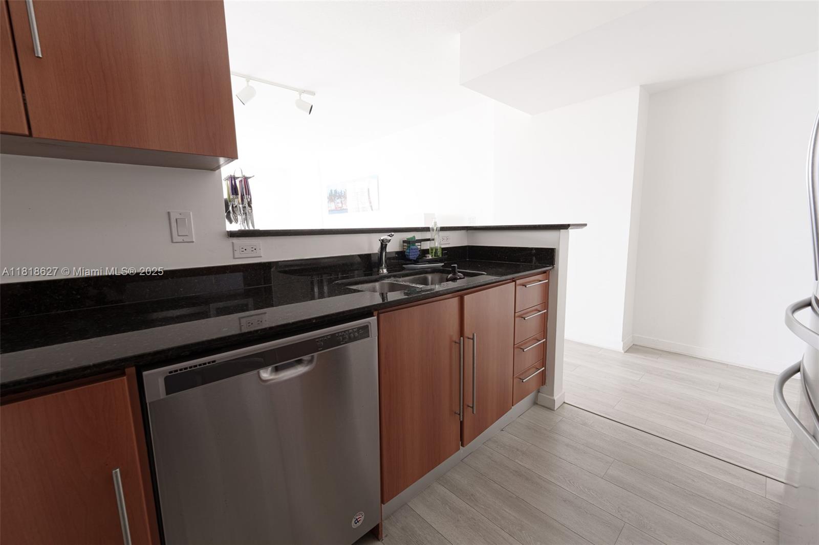 335 S Biscayne Blvd #3303, Miami FL 33131