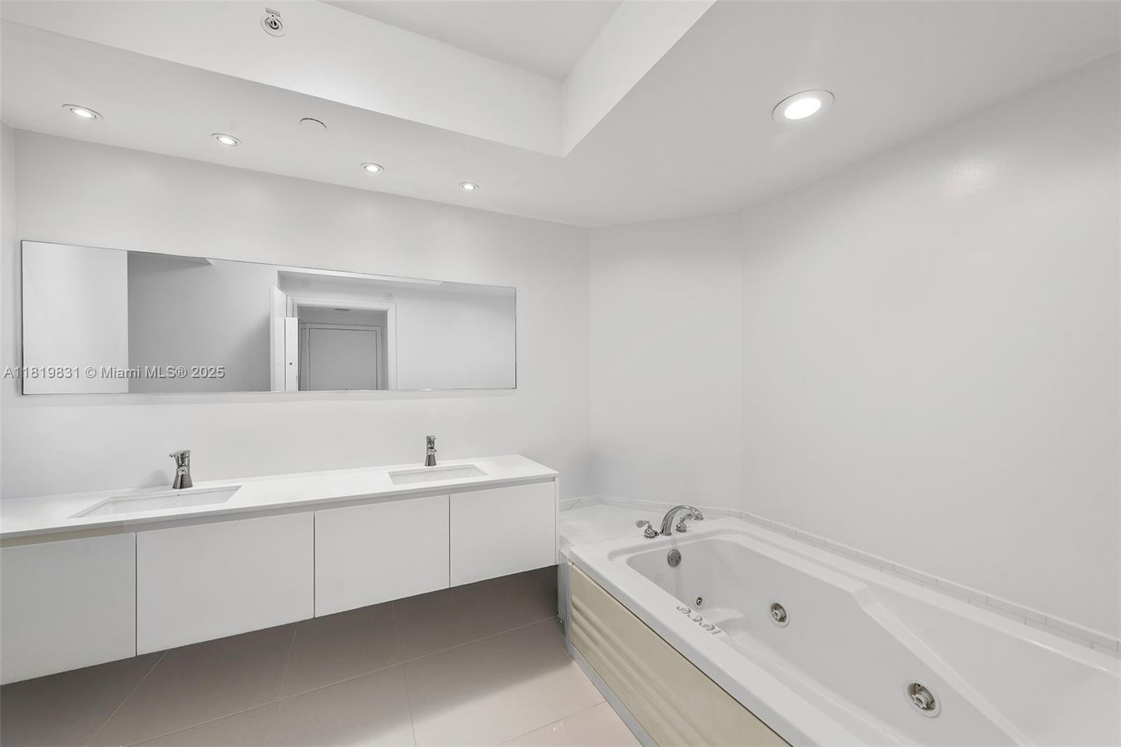 4779 Collins Ave #3108, Miami Beach FL 33140