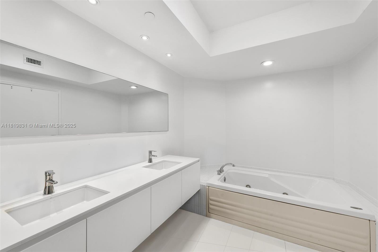 4779 Collins Ave #3108, Miami Beach FL 33140