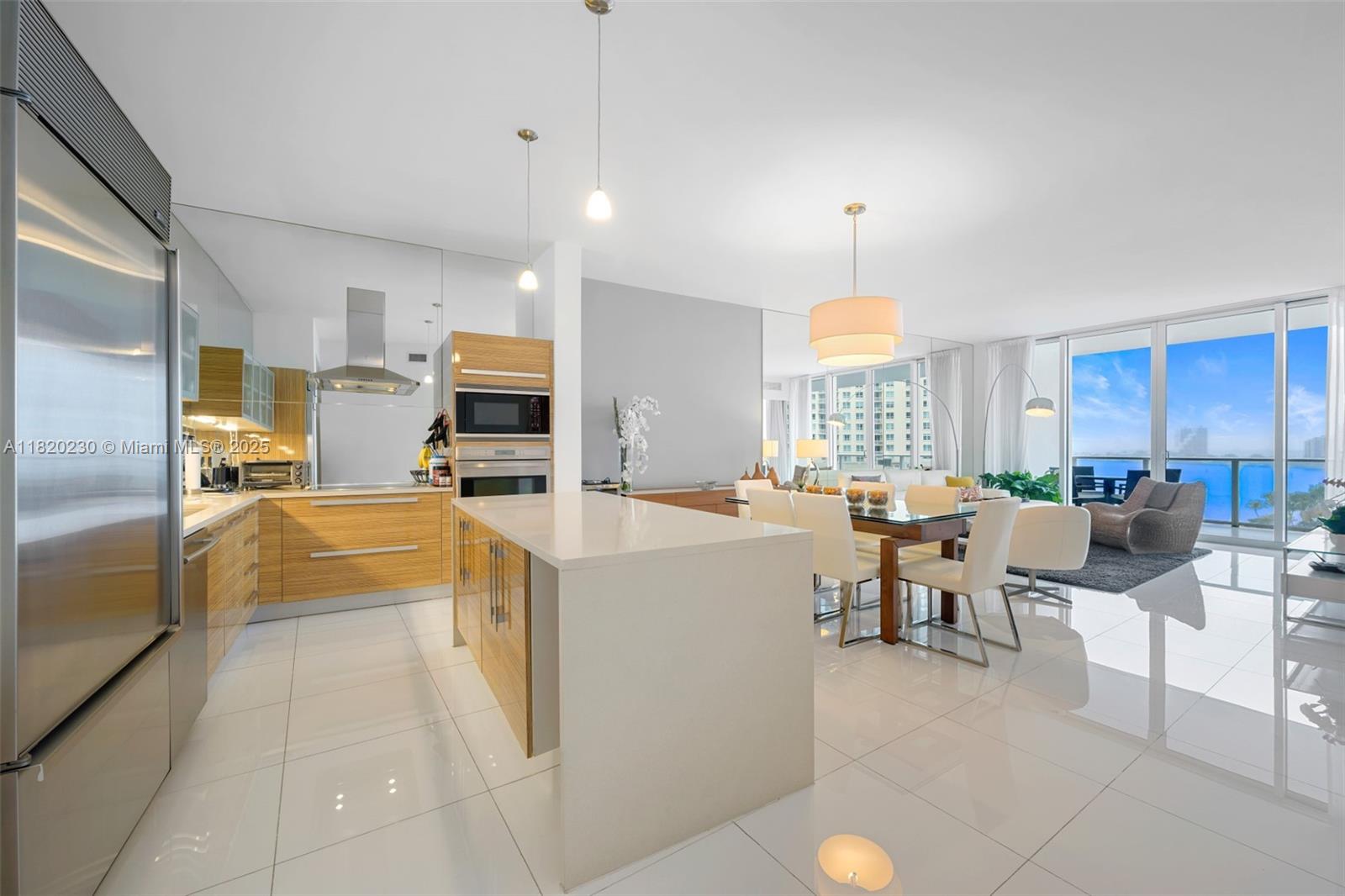 Apartamento à Venda em Miami, FL