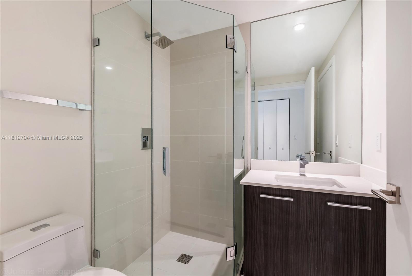 45 SW 9th St #1606, Miami FL 33130