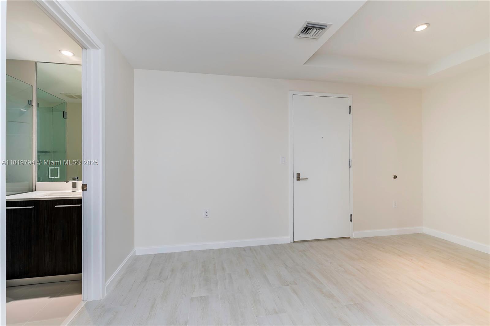 45 SW 9th St #1606, Miami FL 33130