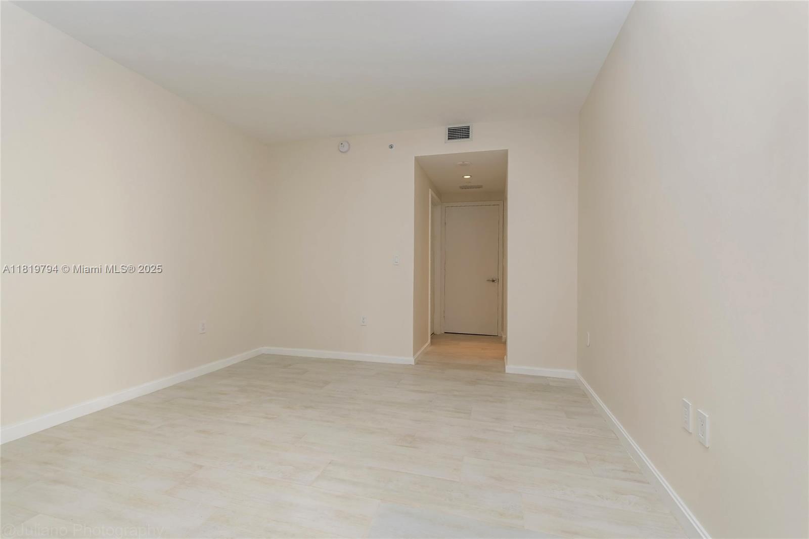 45 SW 9th St #1606, Miami FL 33130