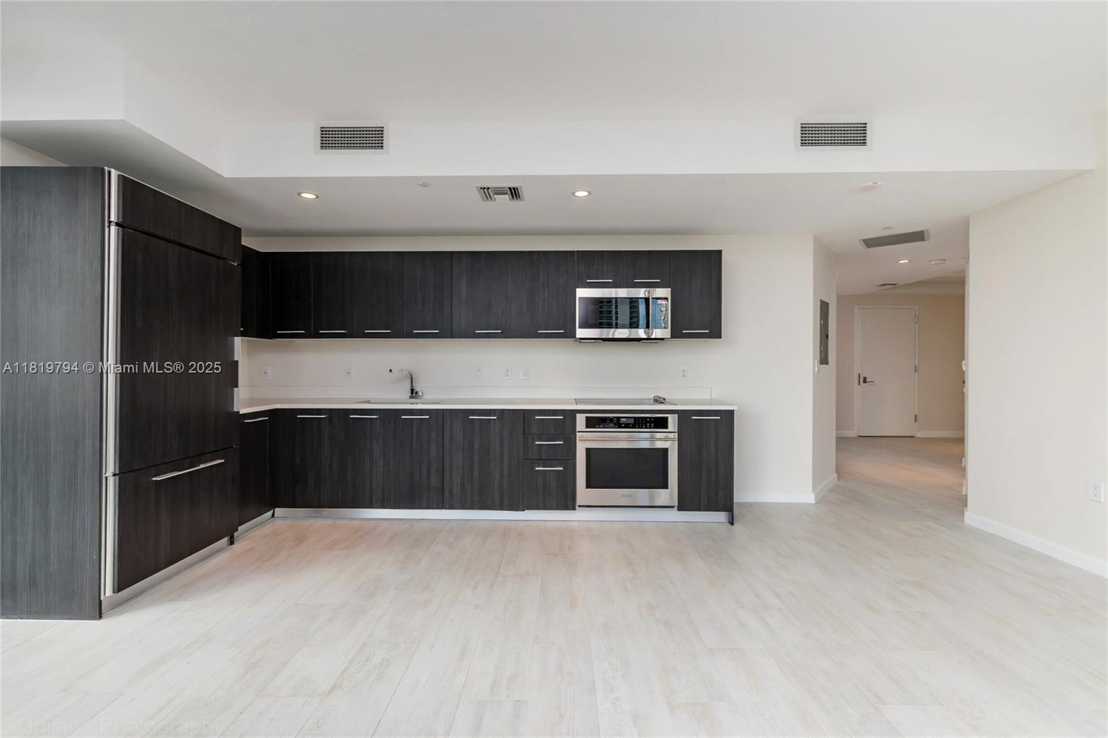 45 SW 9th St #1606, Miami FL 33130
