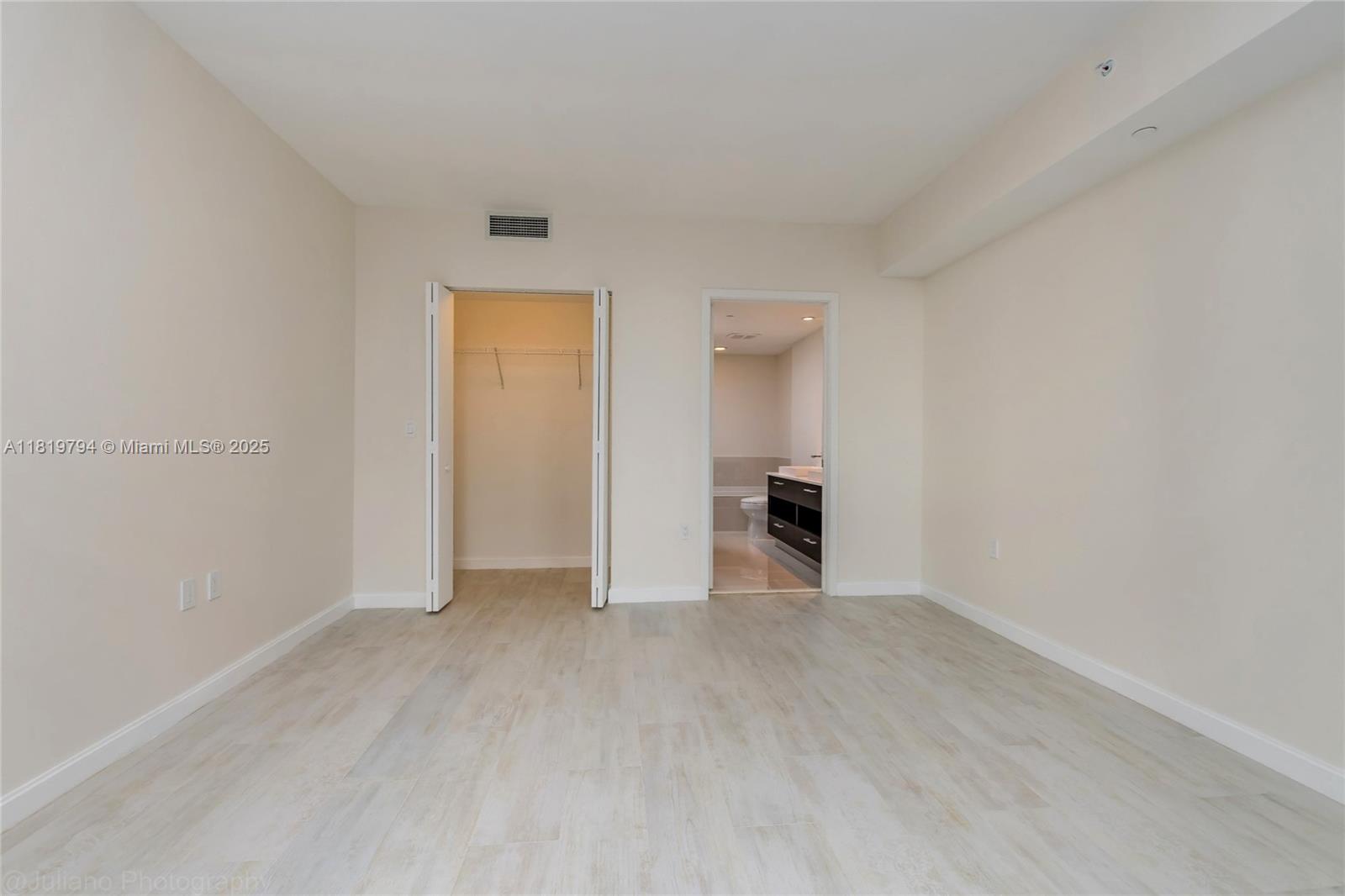 45 SW 9th St #1606, Miami FL 33130