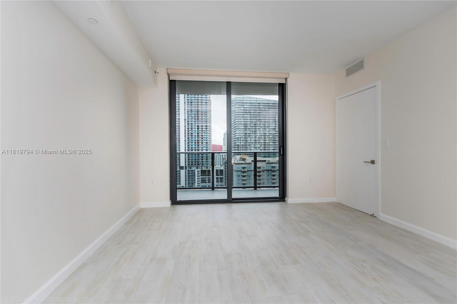45 SW 9th St #1606, Miami FL 33130