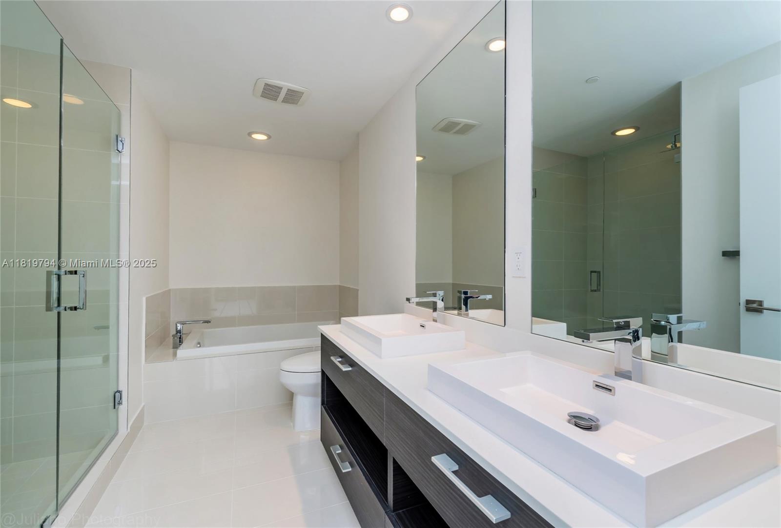 45 SW 9th St #1606, Miami FL 33130