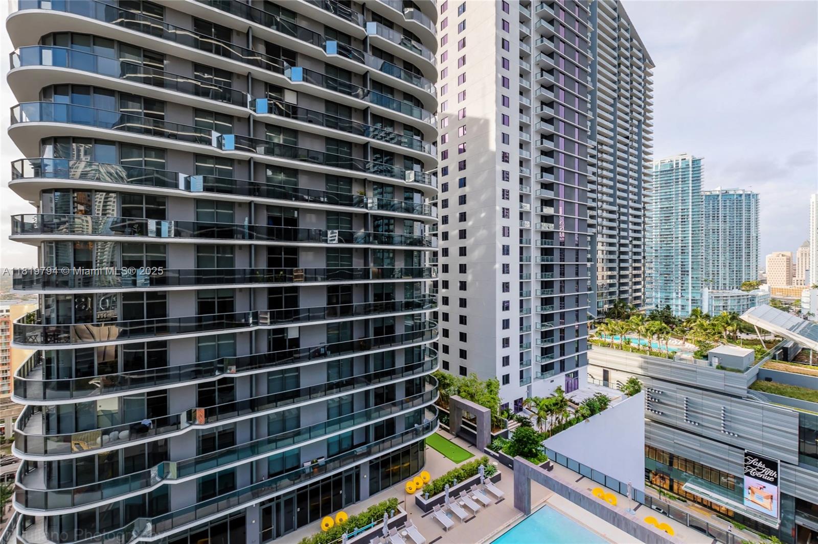45 SW 9th St #1606, Miami FL 33130