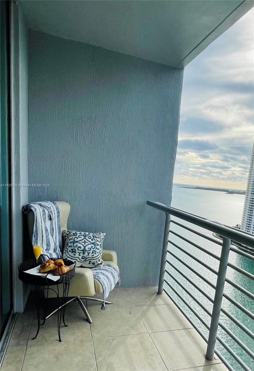 325 S Biscayne Blvd #2615, Miami FL 33131
