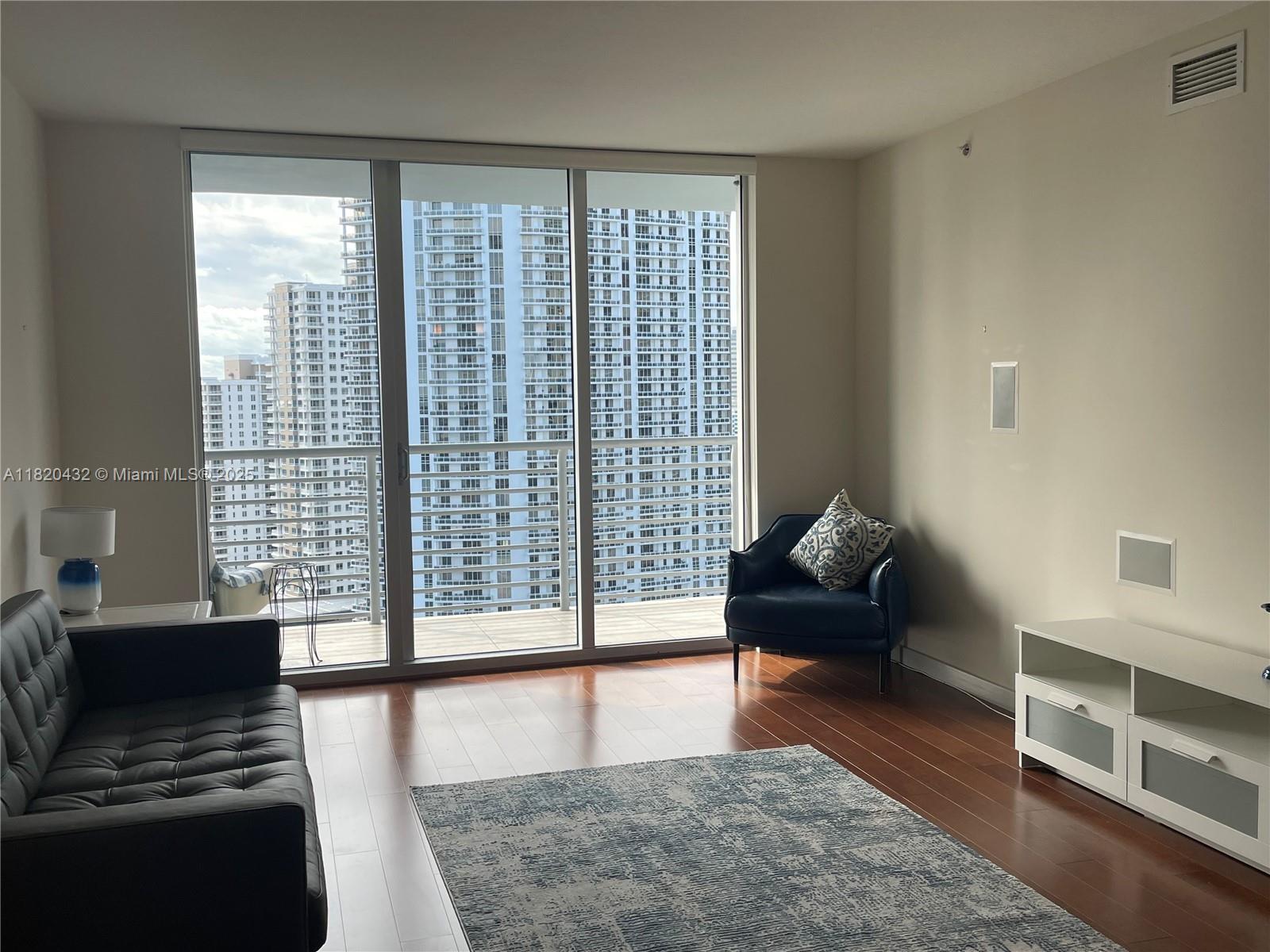 325 S Biscayne Blvd #2615, Miami FL 33131