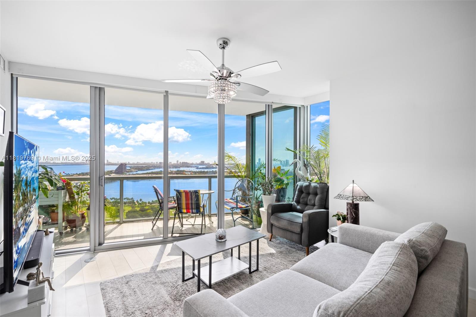 888 Biscayne Blvd #2909, Miami FL 33132