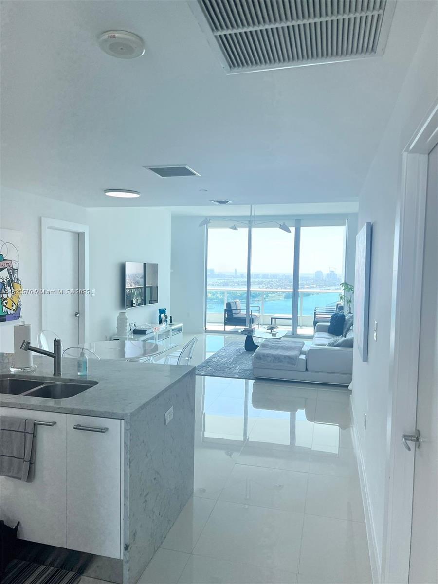 900 Biscayne Blvd #3309, Miami FL 33132