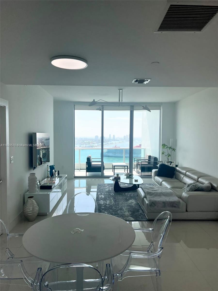 900 Biscayne Blvd #3309, Miami FL 33132