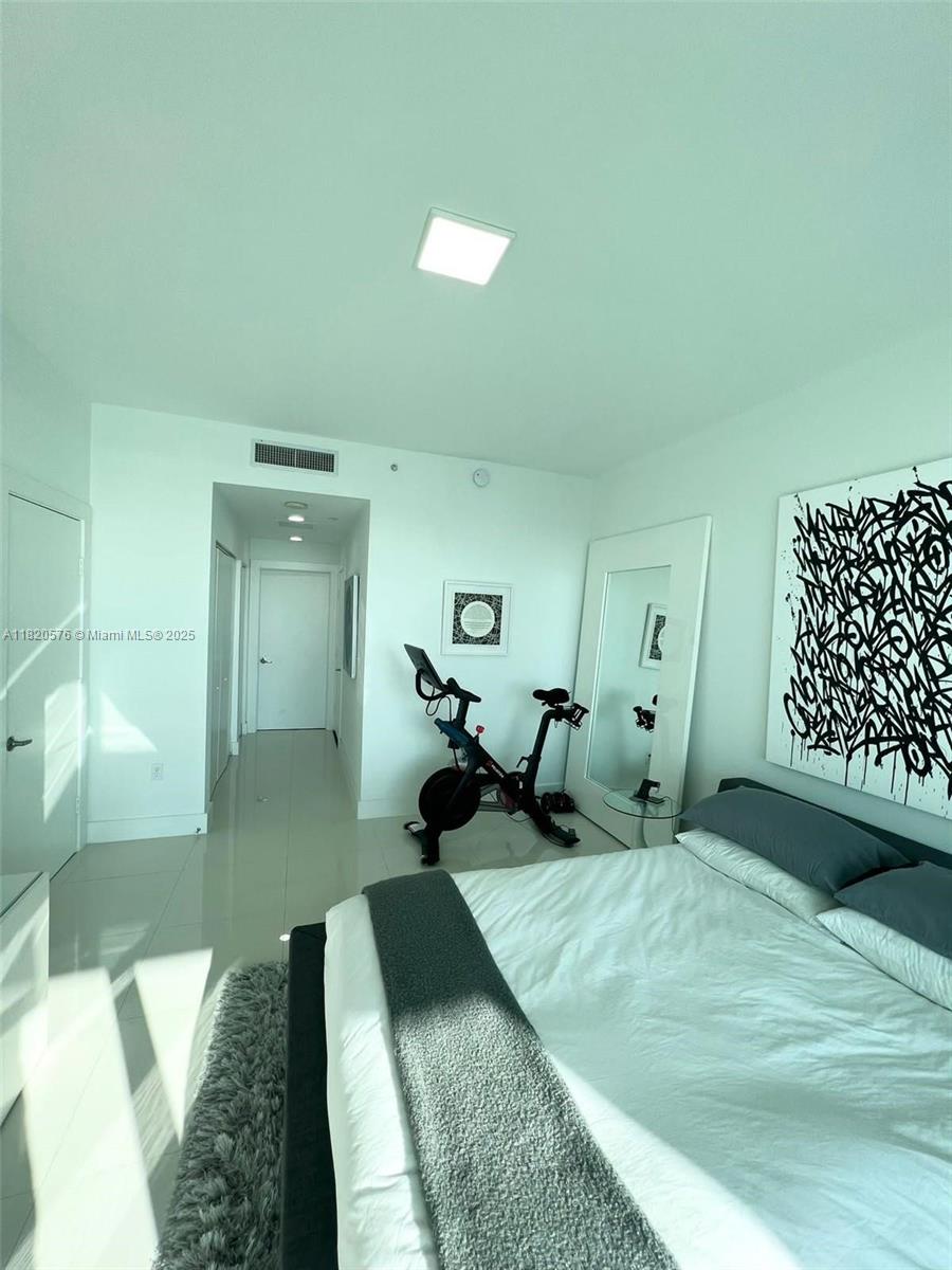 900 Biscayne Blvd #3309, Miami FL 33132