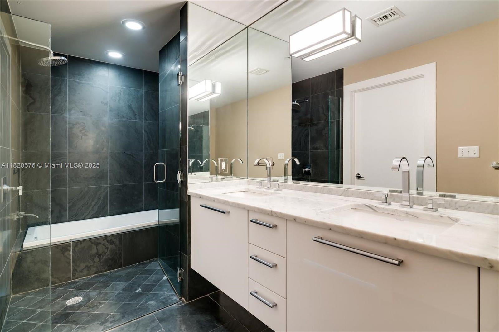 900 Biscayne Blvd #3309, Miami FL 33132