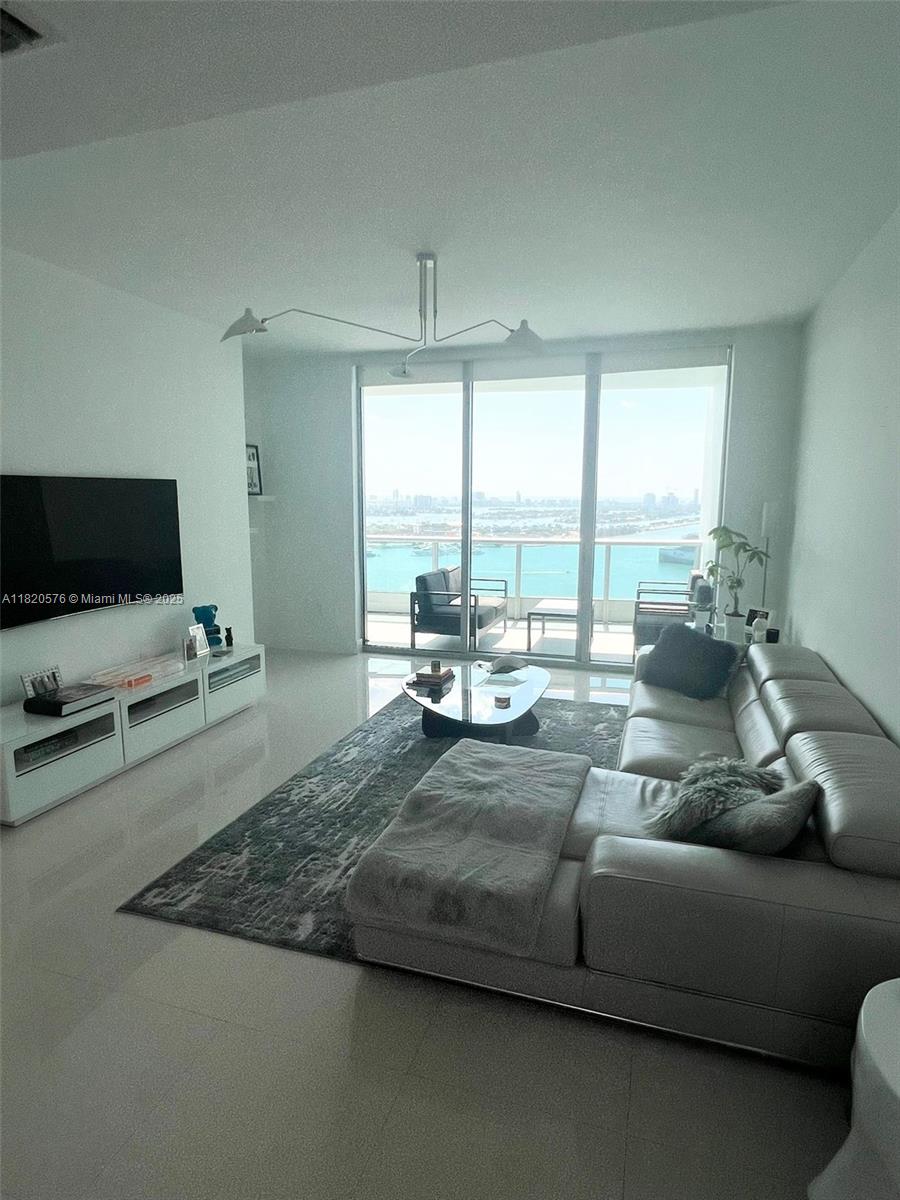 900 Biscayne Blvd #3309, Miami FL 33132