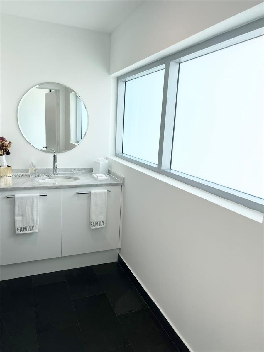 900 Biscayne Blvd #3309, Miami FL 33132