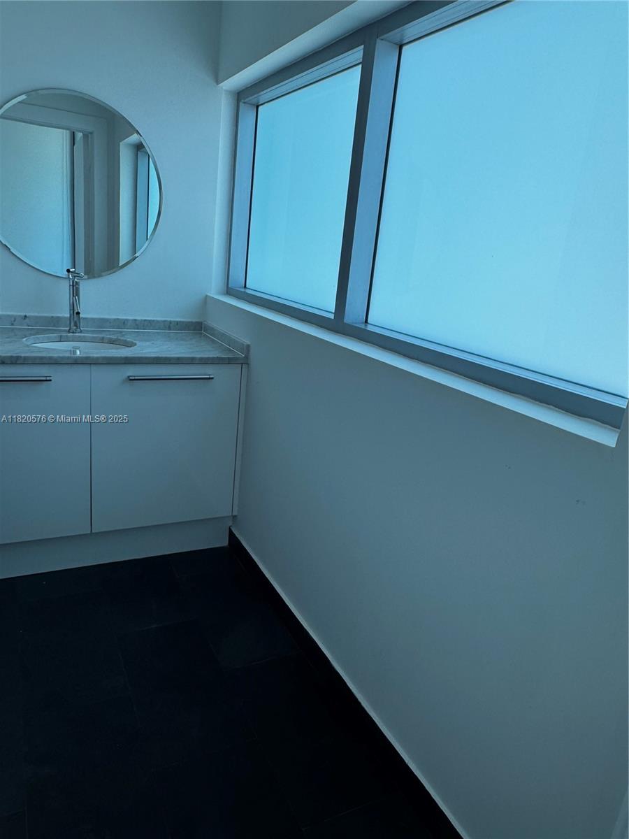 900 Biscayne Blvd #3309, Miami FL 33132