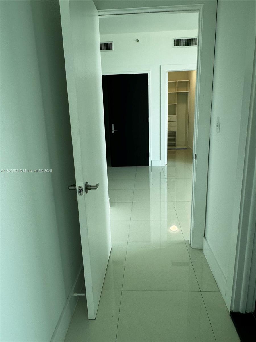 900 Biscayne Blvd #3309, Miami FL 33132