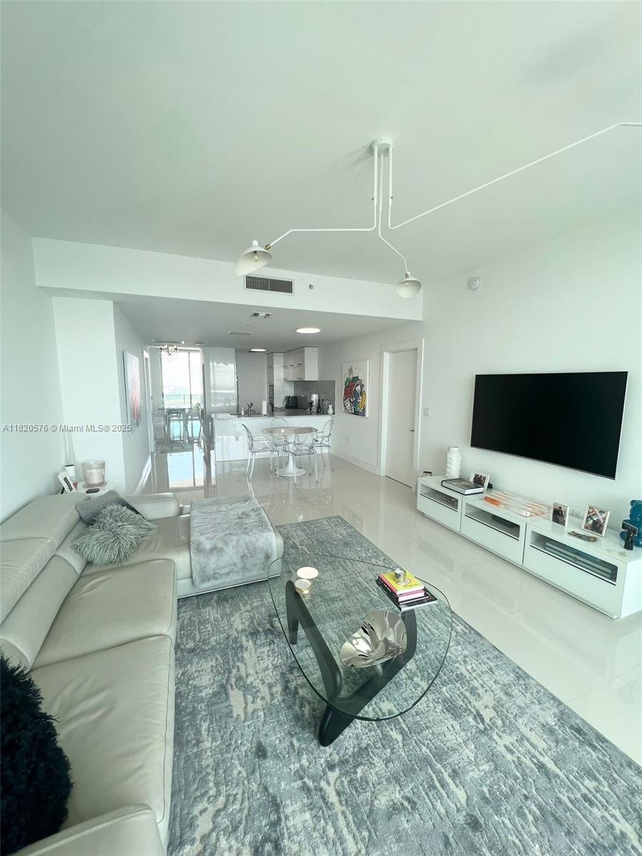 900 Biscayne Blvd #3309, Miami FL 33132