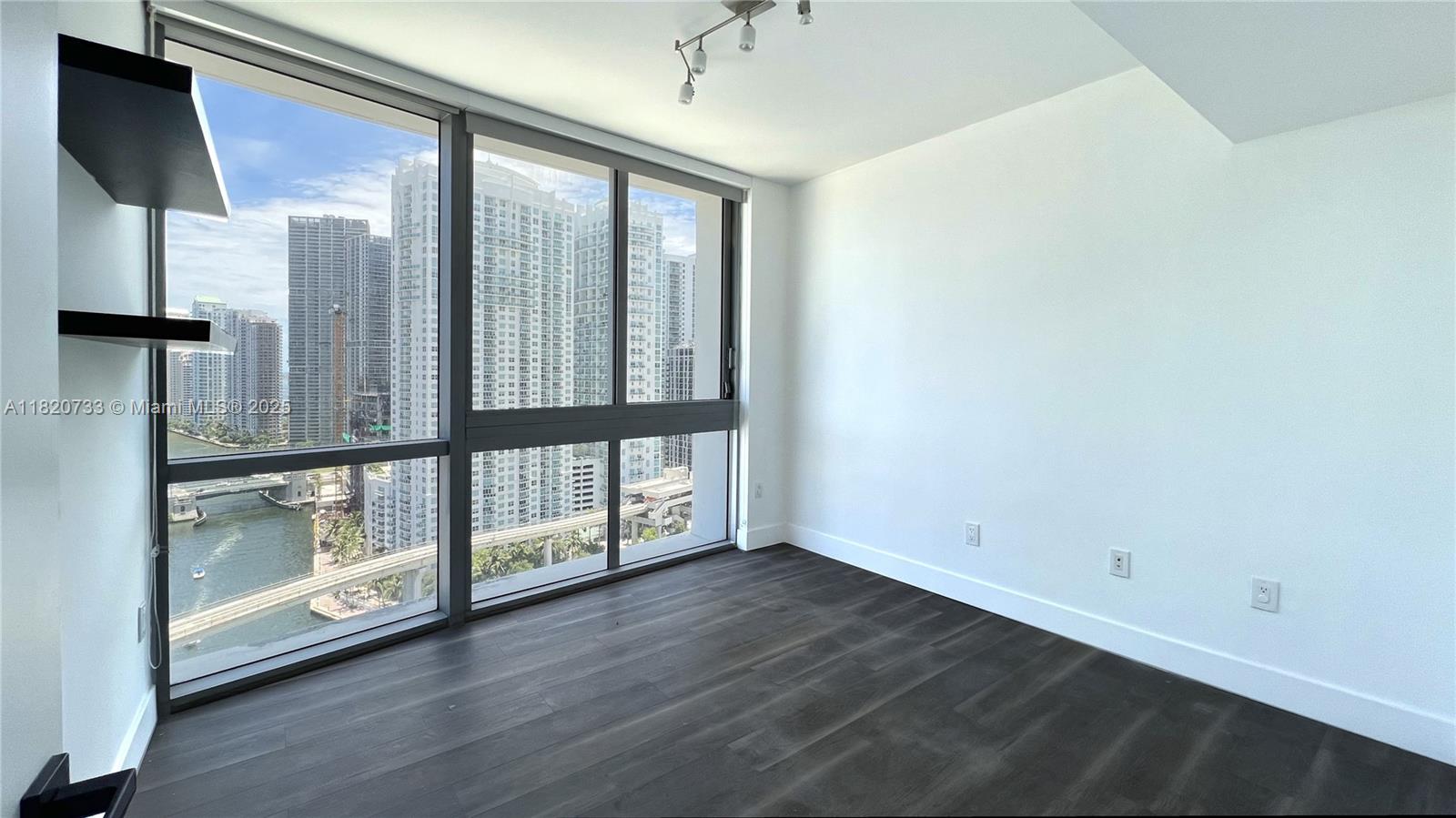 350 S Miami Ave #2401, Miami FL 33130