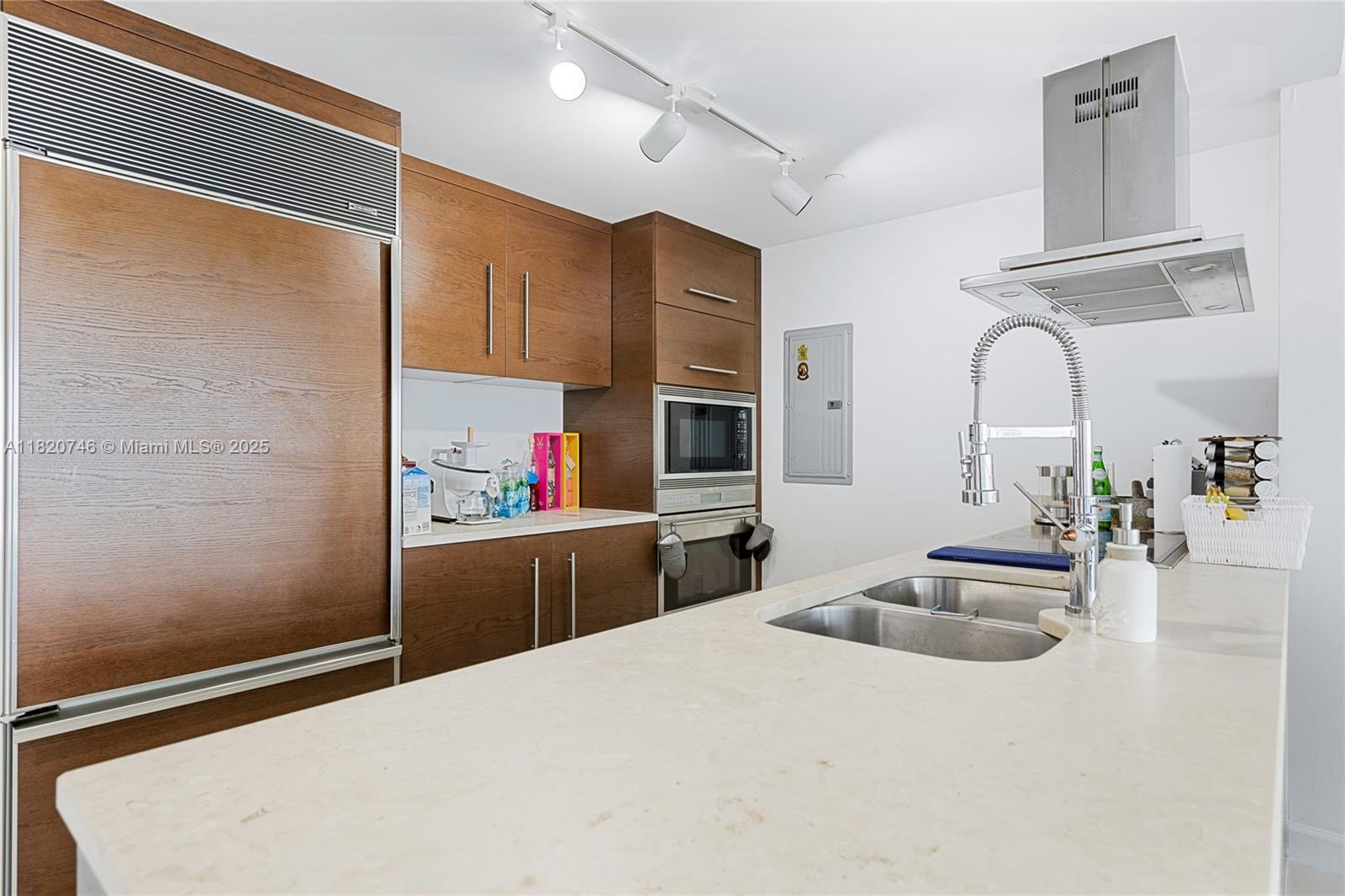 495 Brickell Ave #905, Miami FL 33131