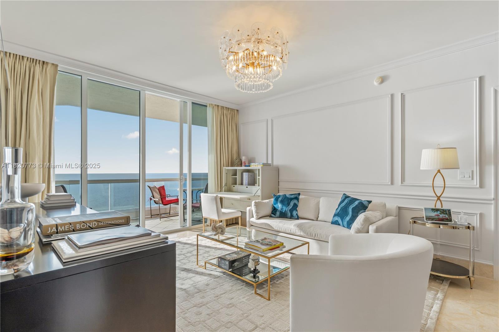 Apartamento à Venda em Sunny Isles Beach, FL