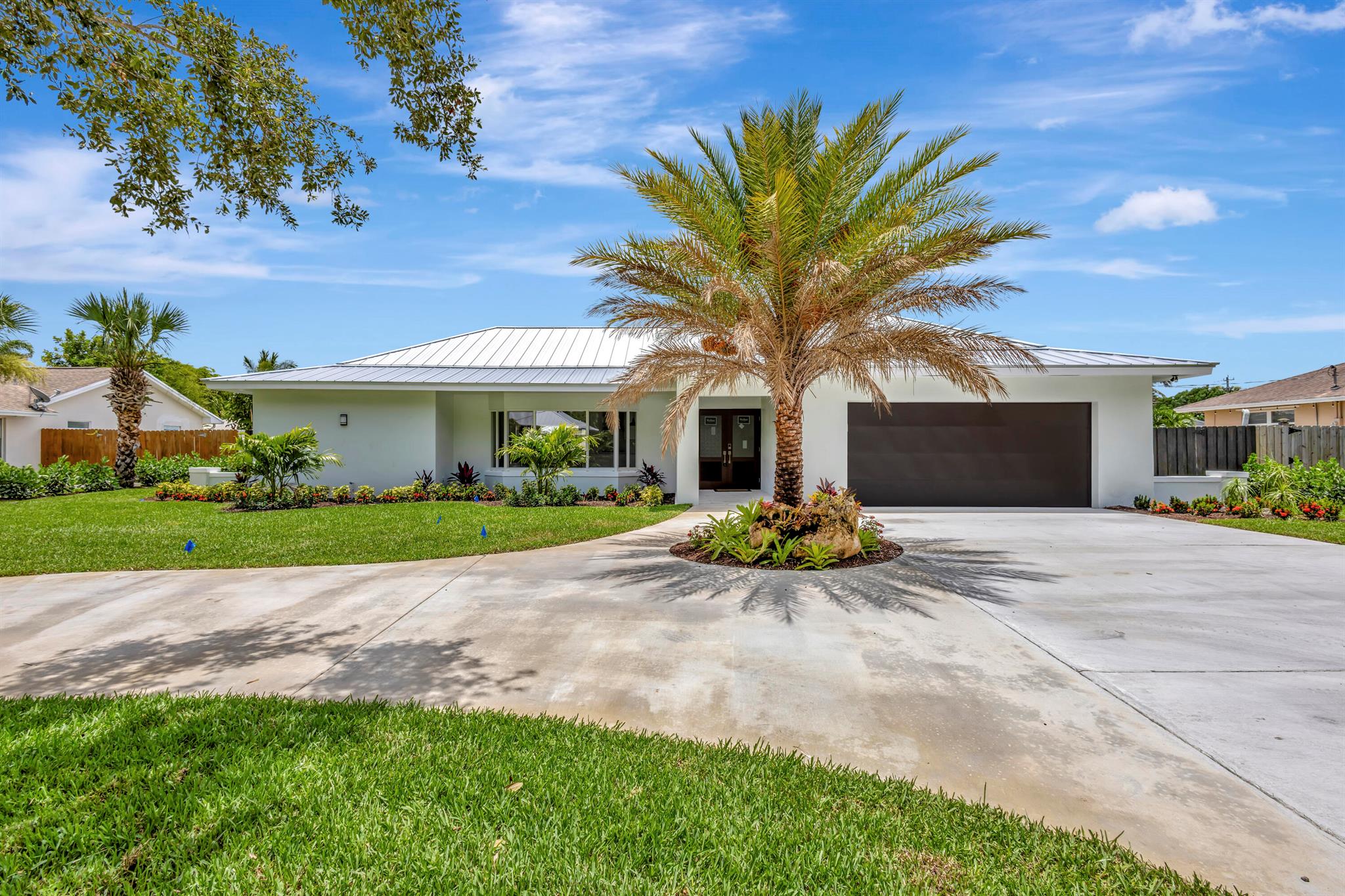Image to showcase the property located at 351 Country Club