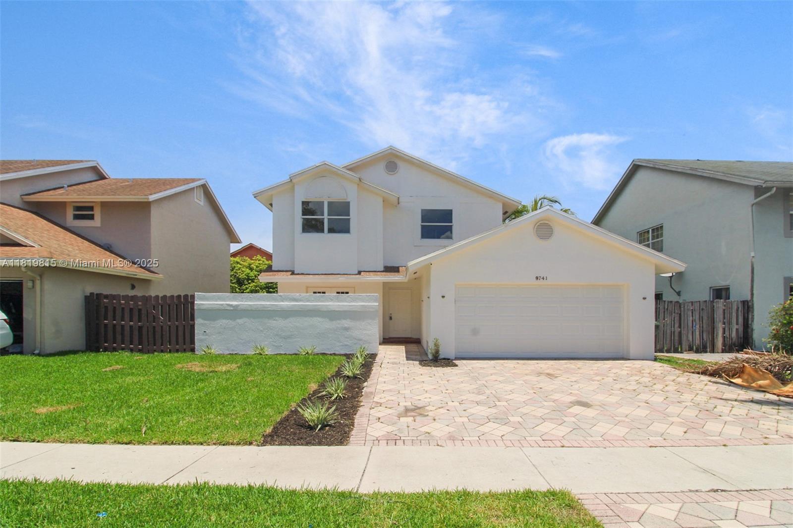 House for Sale in Pembroke Pines, FL