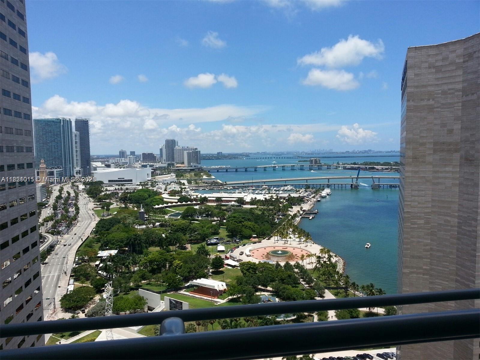 325 S Biscayne Blvd #3120, Miami FL 33131