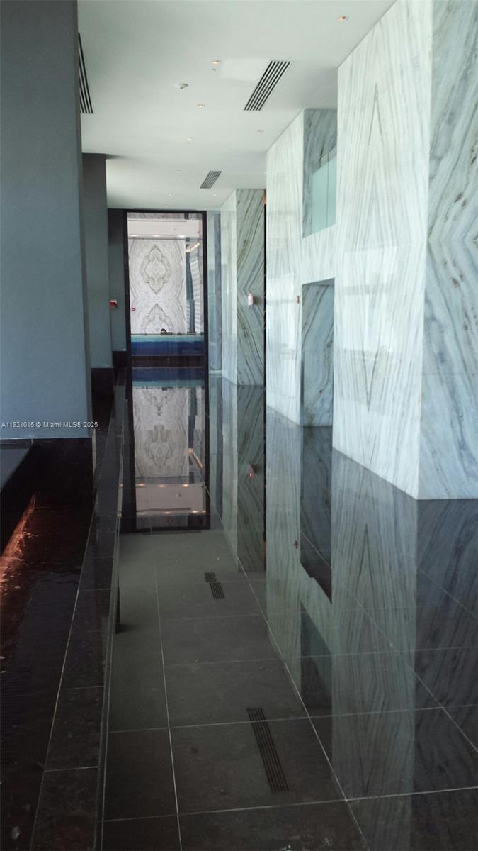 325 S Biscayne Blvd #3120, Miami FL 33131