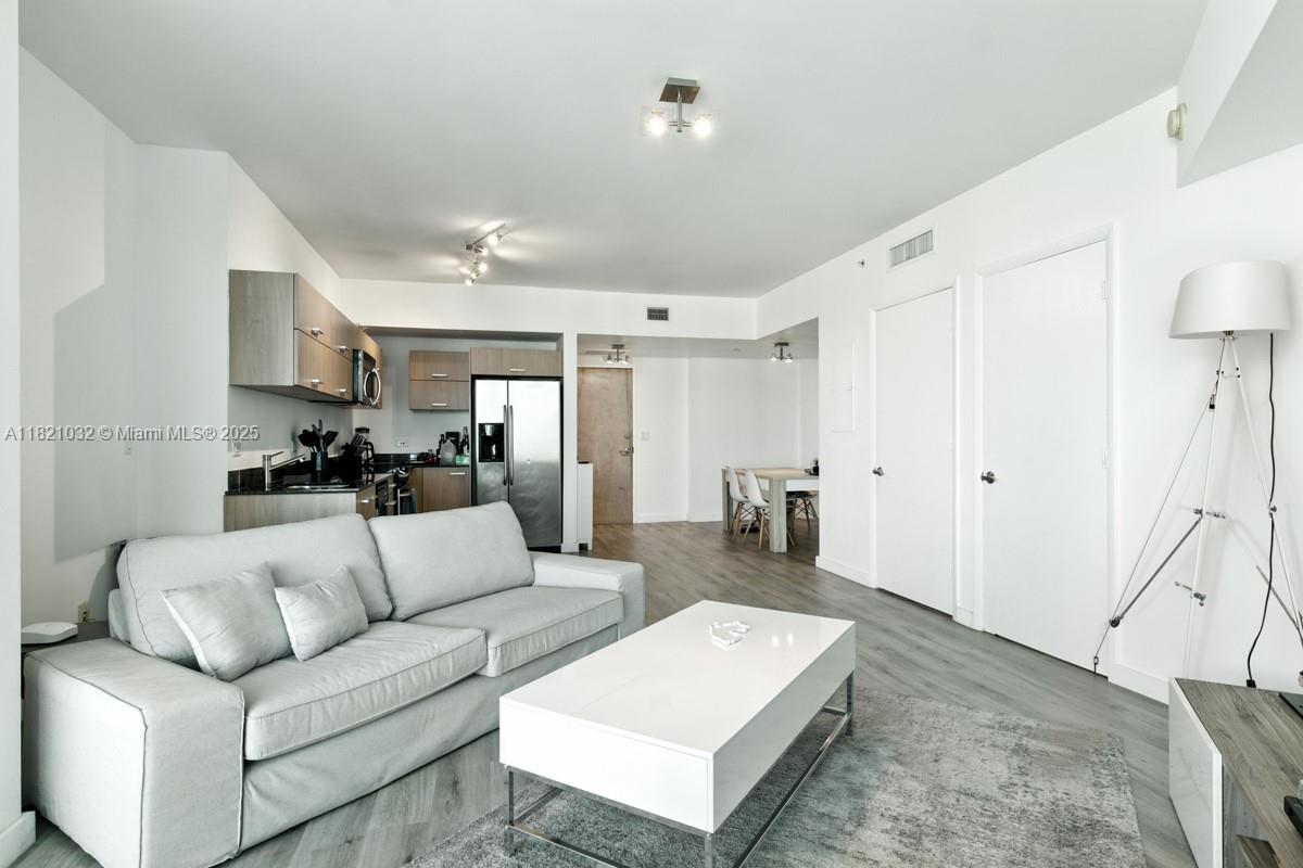 350 S Miami Ave #3207, Miami FL 33130