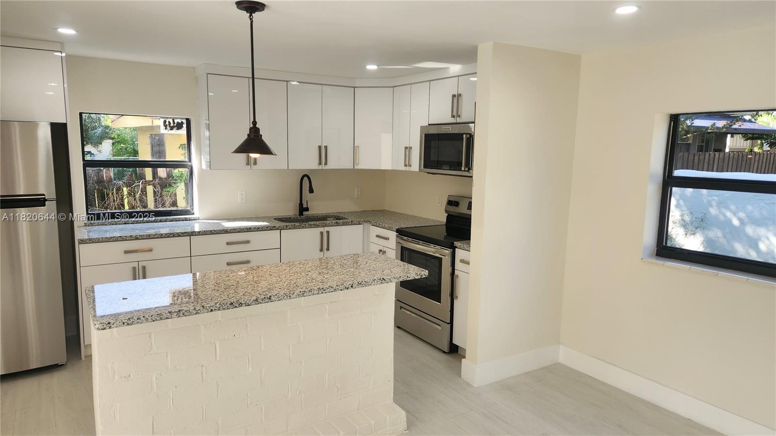 85 Deer Run, Miami Springs, Florida image 12